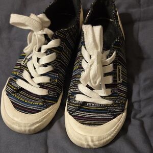 Rocket Dog striped Canves Sneakers in Black and Multicolor with White Laces